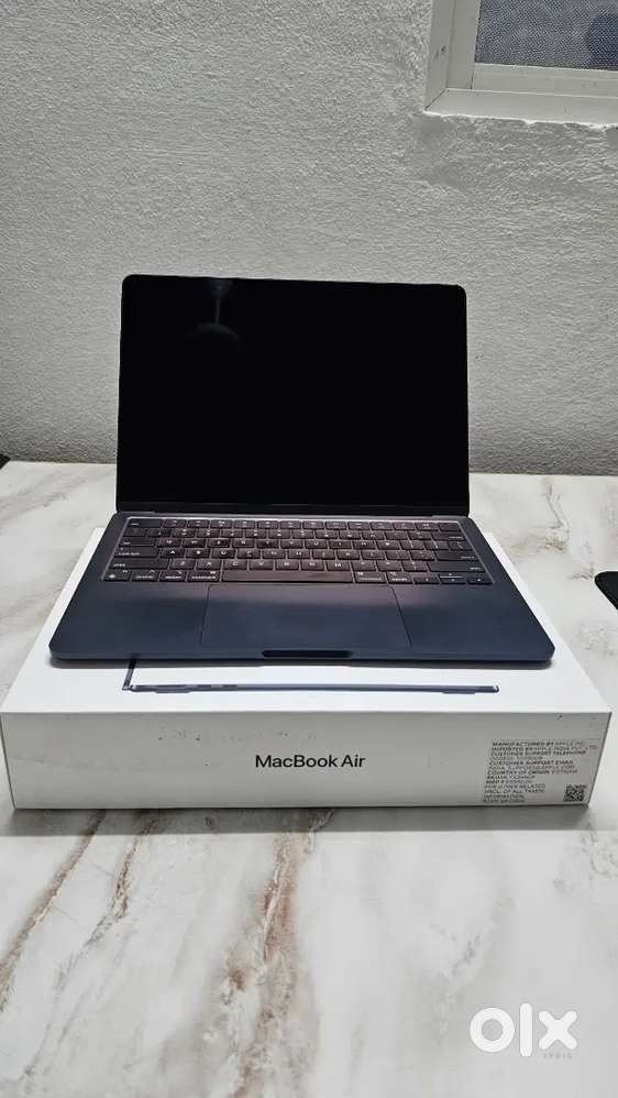 MacBook Air M2 (13 inch, 8 GB, 256GB)