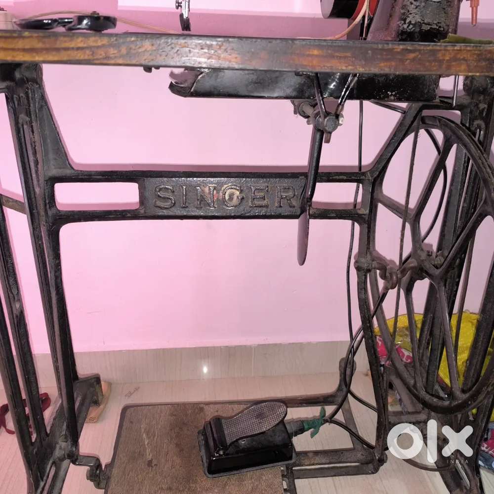 Meritt  sewing machine good condition with motor
