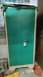 Almirah for sale(mid sized)