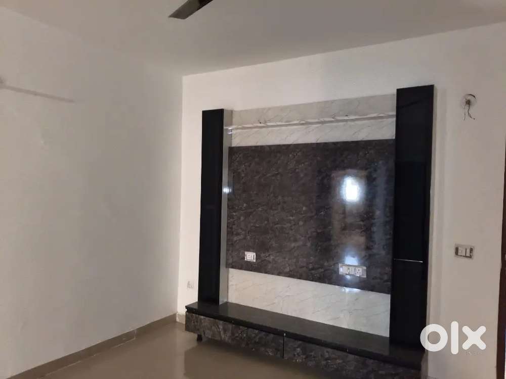 3BHK Semi Furnished Bhut Behtrin Flat kiraye ke liye