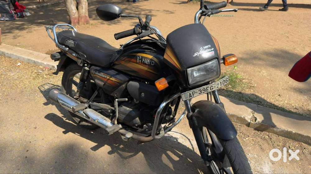 Splendor Plus with Back colour in good condition only driven 18000 Km