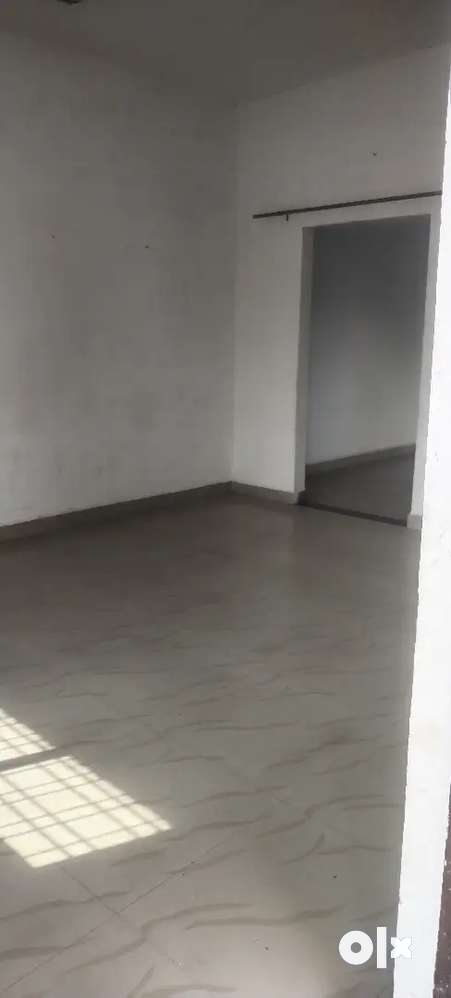 Individual floor for rent on 1st floor for family
