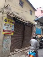 50 years old building which nearest to hospital, market, schools etc..