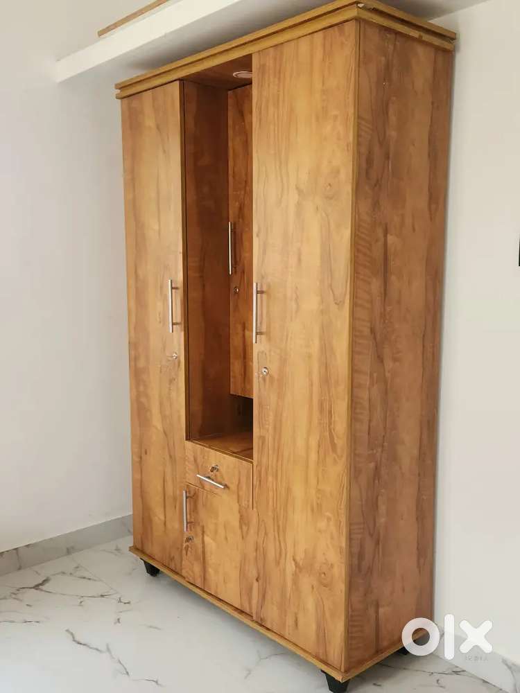 Corner sofa and wardobe for sale