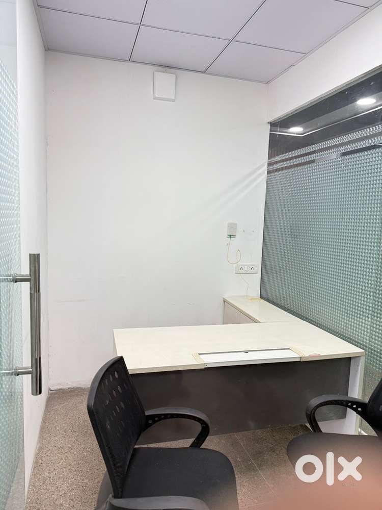 2,cabin 6 workstation luxury fully furnished