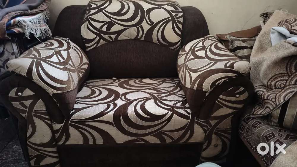 6 seater sofa in very good condition