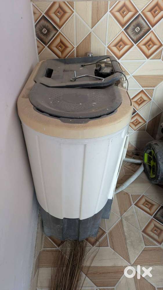 Whirlpool 7.5 Kg Semi-Automatic Washing Machine – Fully Working – ₹150