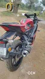 Yamaha R15 V4