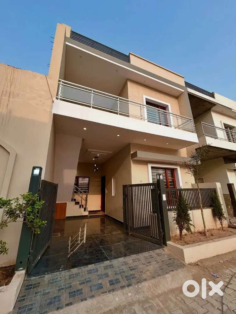 मकान बिकाऊ पश्चिम दिशा का सवीना पुलिस थाना से 2 किलोमीटर की दूरी पर