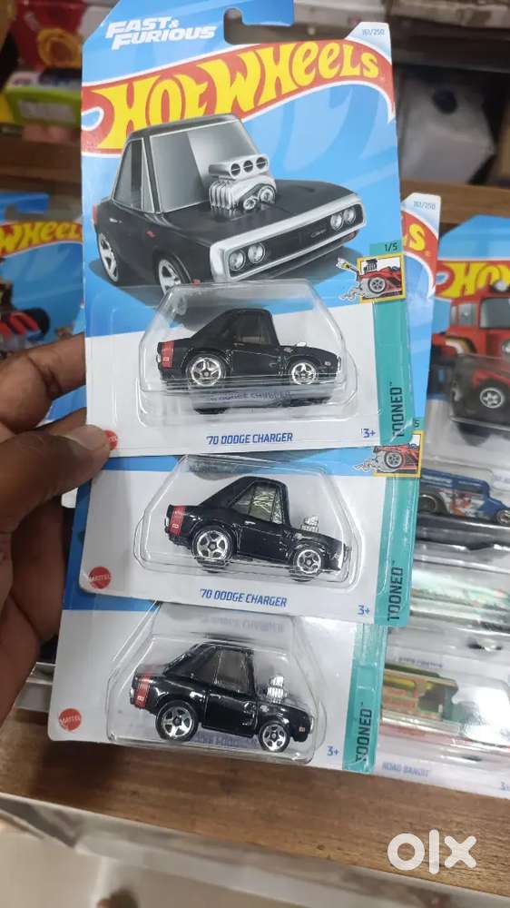 HOT WHEELS