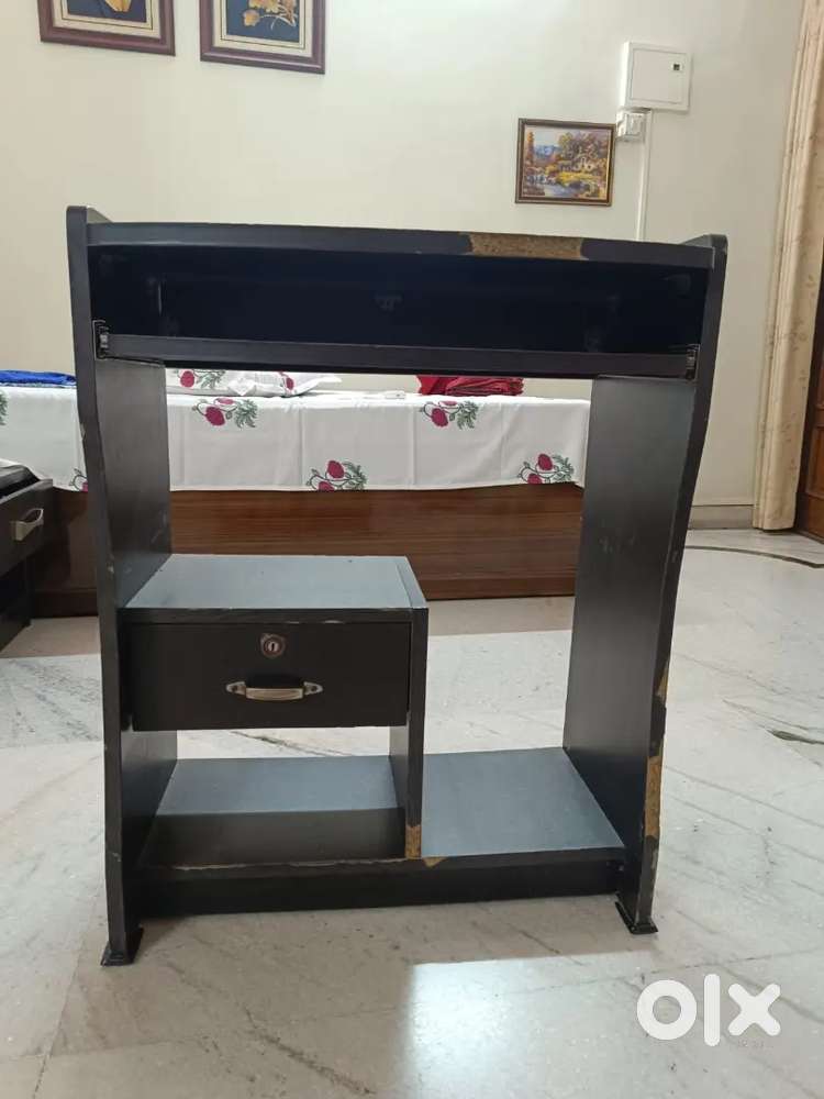 Computer table for sale