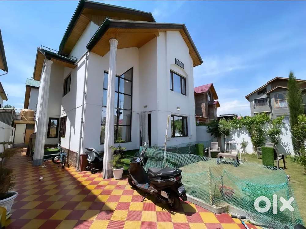 On 12.5 Marla Fully Furnished House on sale at Rose avenue Lane 1 HMT