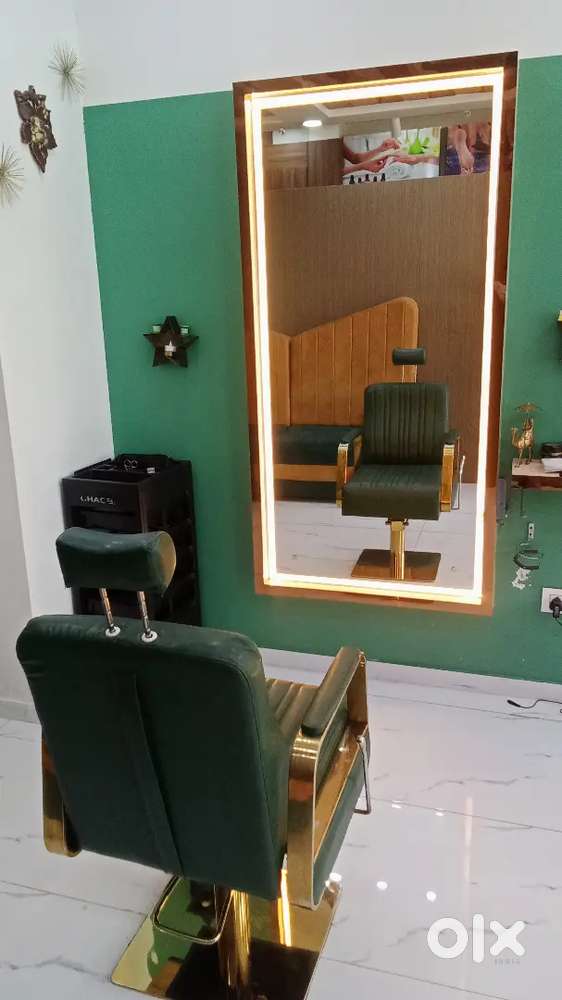 House keeping in unisex salon