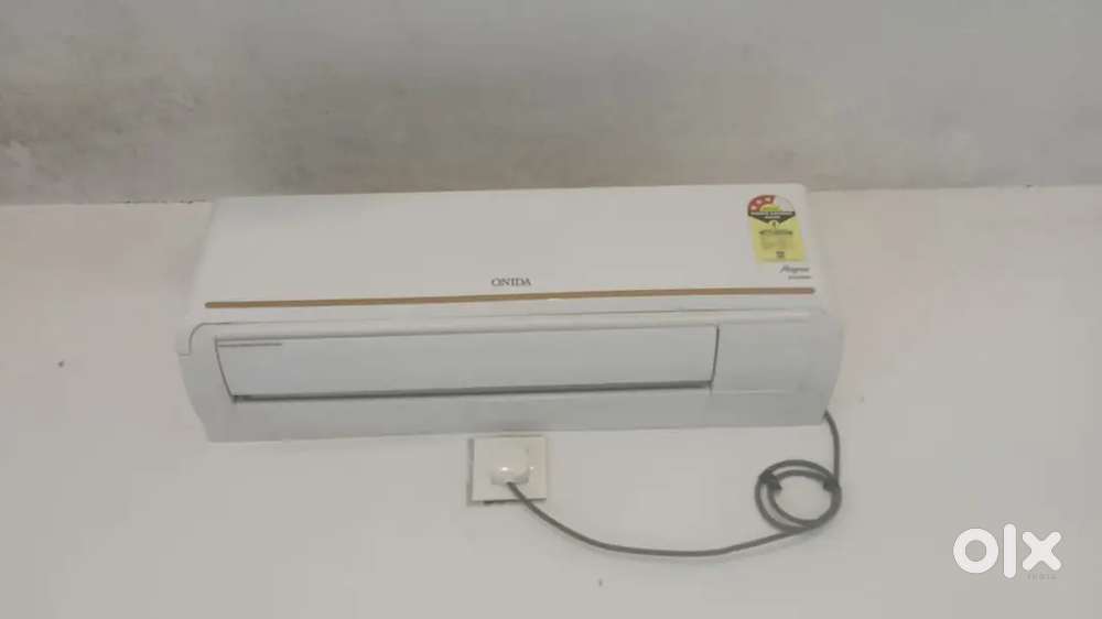1 ton Onida Invertor AC (Just 9 months use) for sale