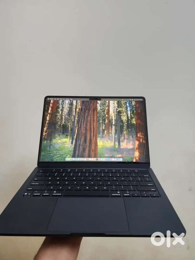 Apple Macbook air m4 16gb/256gb SSD storage