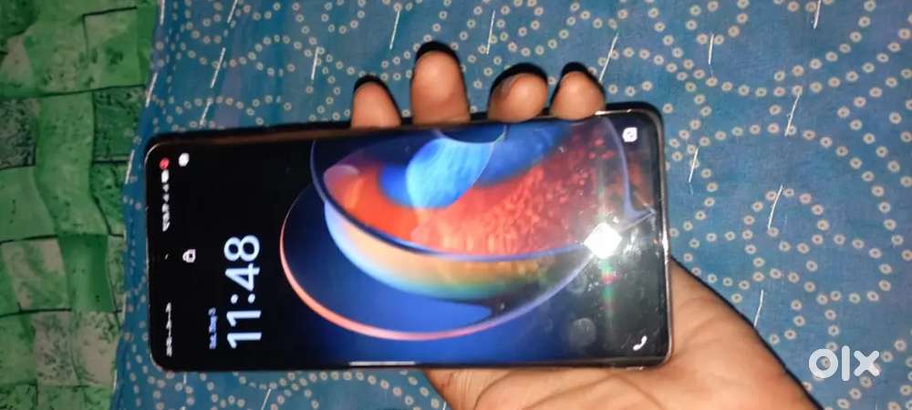 VIVO V40E 8/128  ( 8 MONTH OLD)