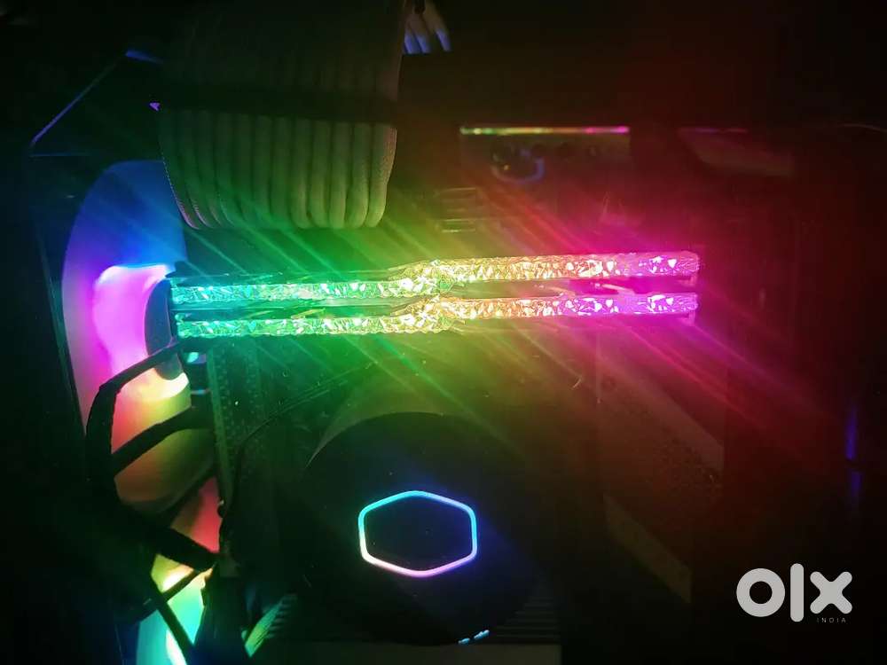 G.SKILL Trident Z Royal 16GB (2 * 8GB) DDR4