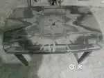 Plastic ki table hai jisko be chahiye