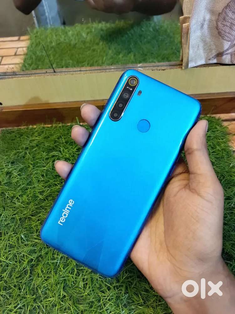 Realme 5, 6/128 with charger available