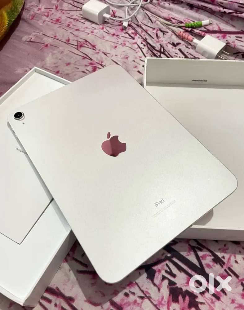 IPAD 11GEN A16 128GB 1 MONTH USED WITH ORIGINAL BILL BOX CHARGER