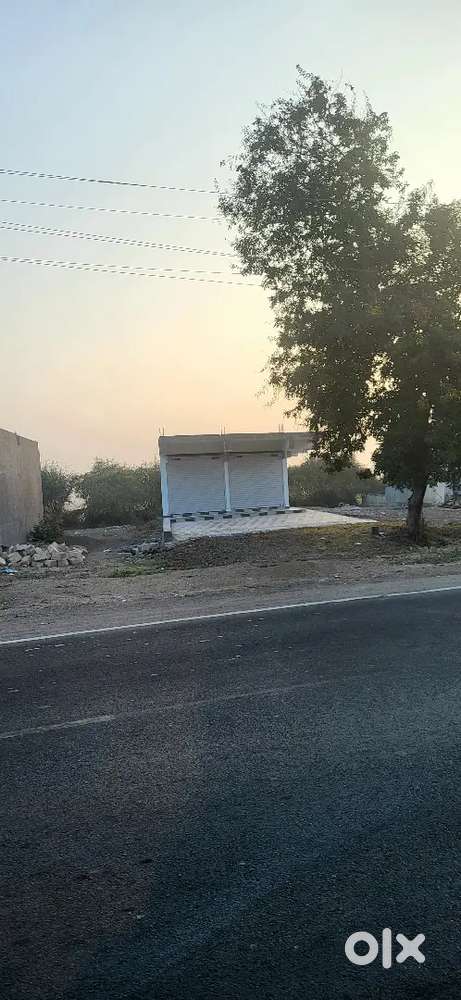 આખું શોપિંગ વેચવાનું છે.