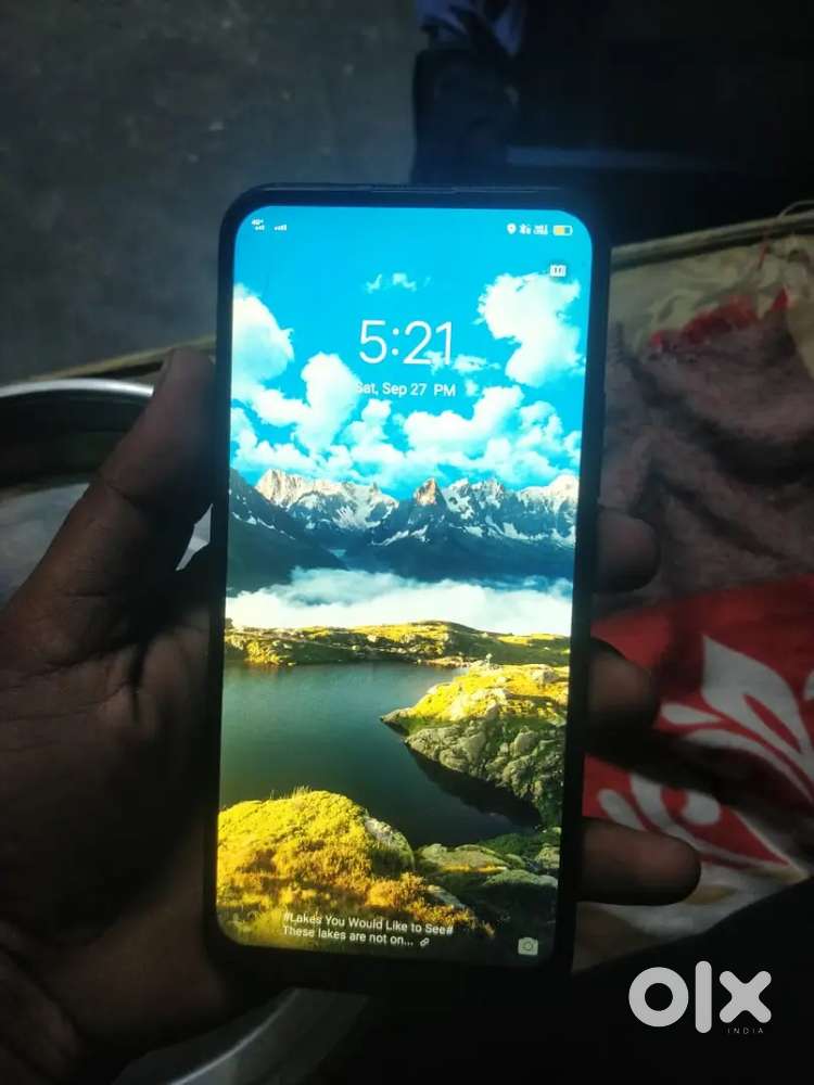 V17 pro  8-128gb sell and exchange