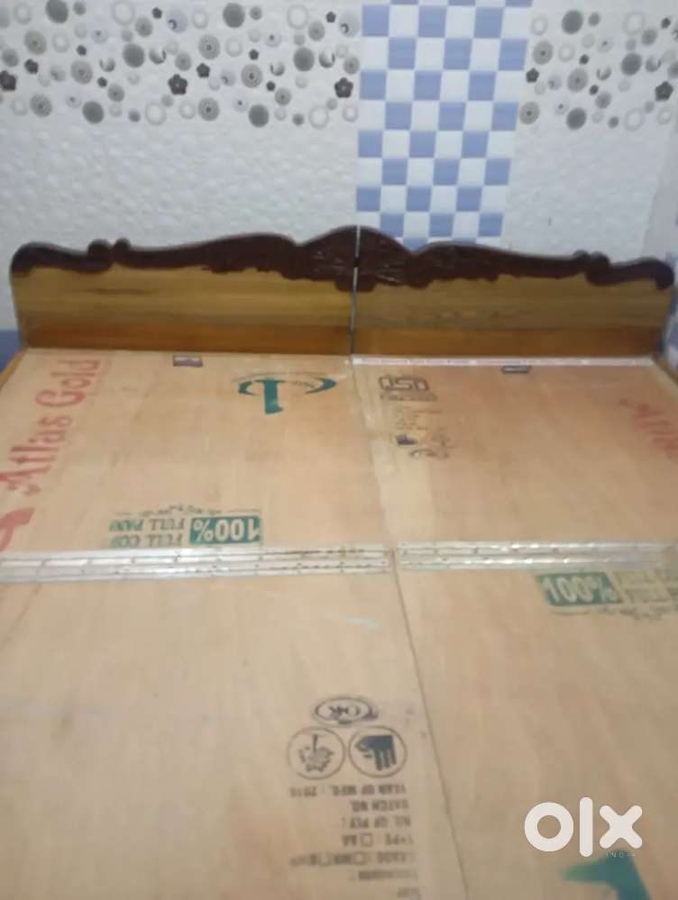 Double bed with box size 6 by 6' good condition without mattress