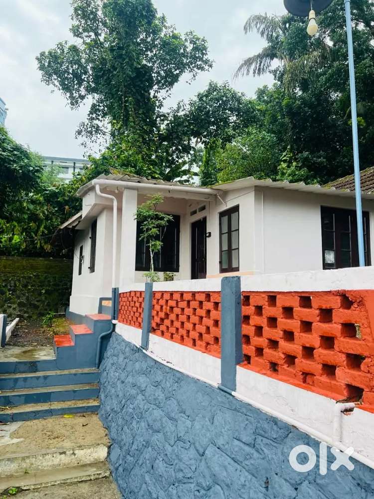House on rent in Kottayam town center for  ₹10000 and ₹8000