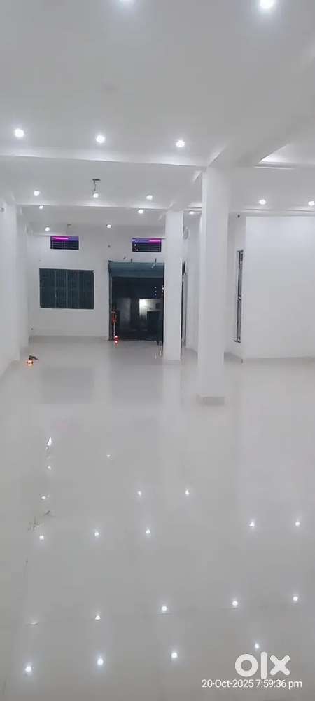 Main road PE All typ office ke liye उपलब्ध हैं