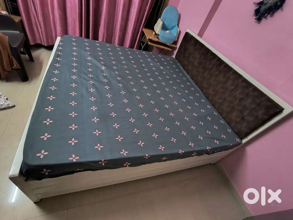 1 Year Old (New) 6ft by 6.5ft Metal King Size Bed (Without Mattress)
