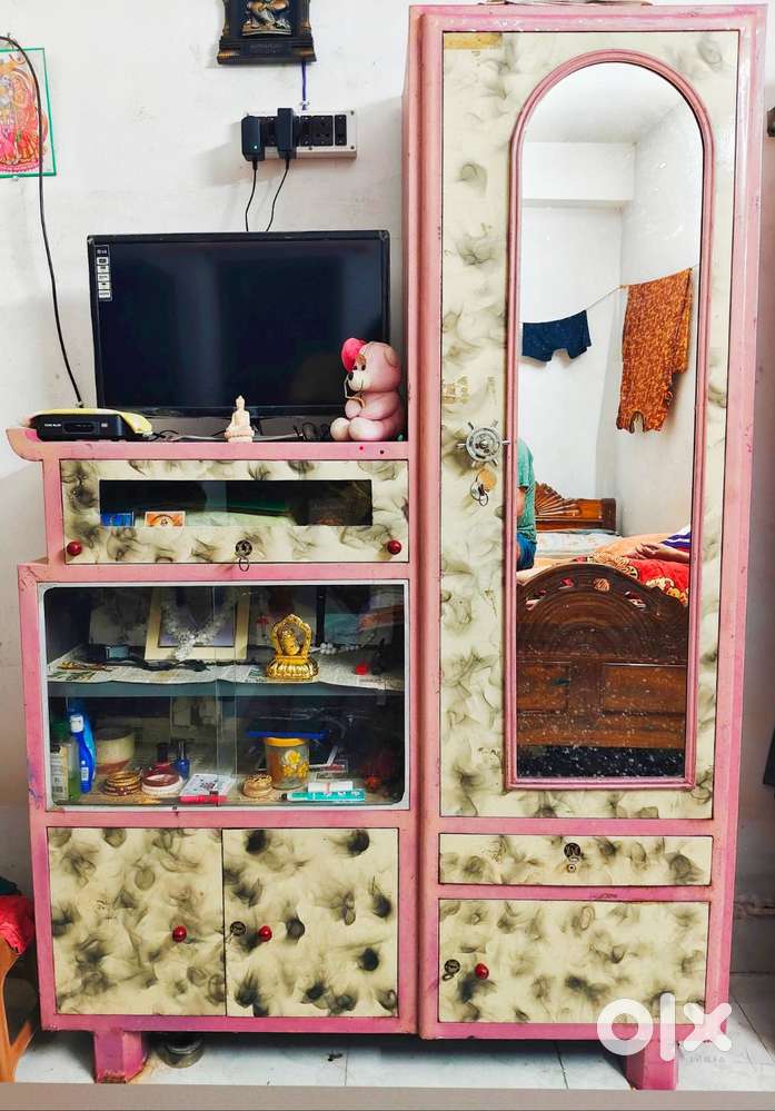 Showcase used for 2 years