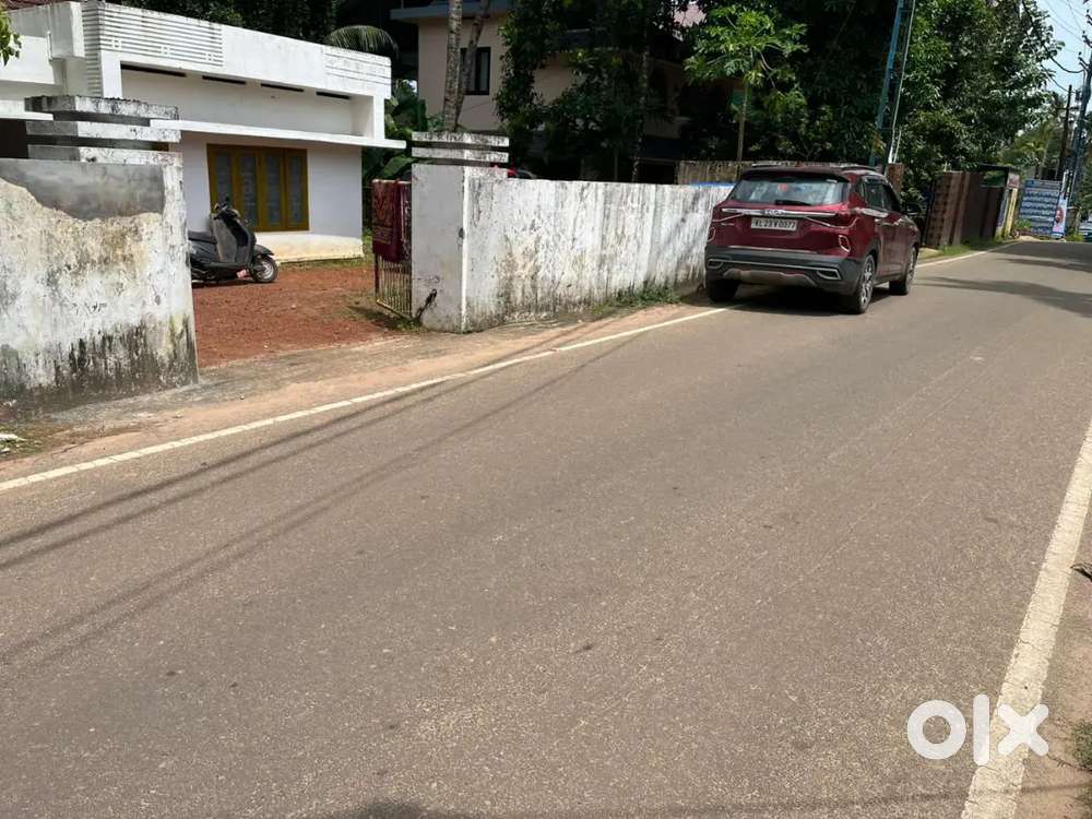Road side residential building