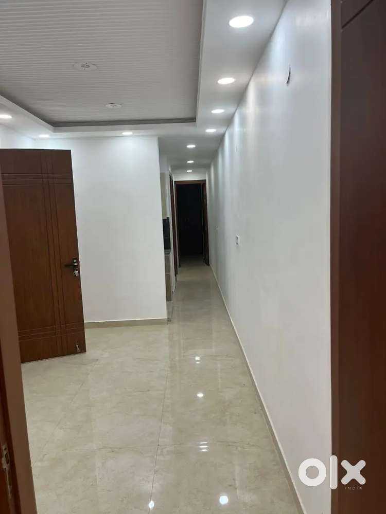 3bhk apartment I'm govindpuri extension