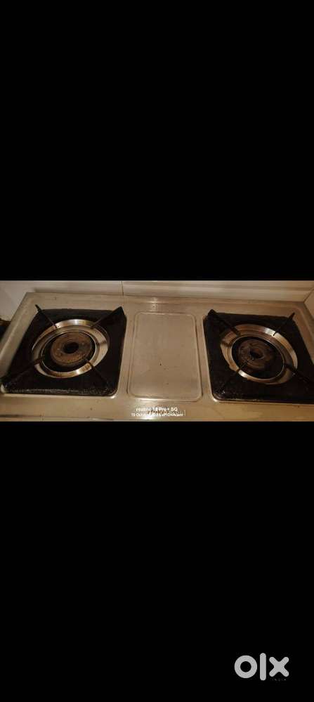 Gas stove and utensils rack