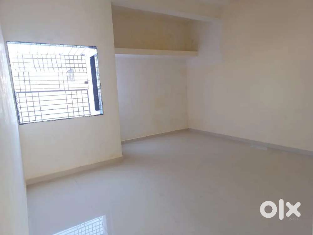 હિન્દુ ફેમિલી માટે કતારગામ માં એક રૂમ રસોડું ભાડે થી આપવા નું છે.