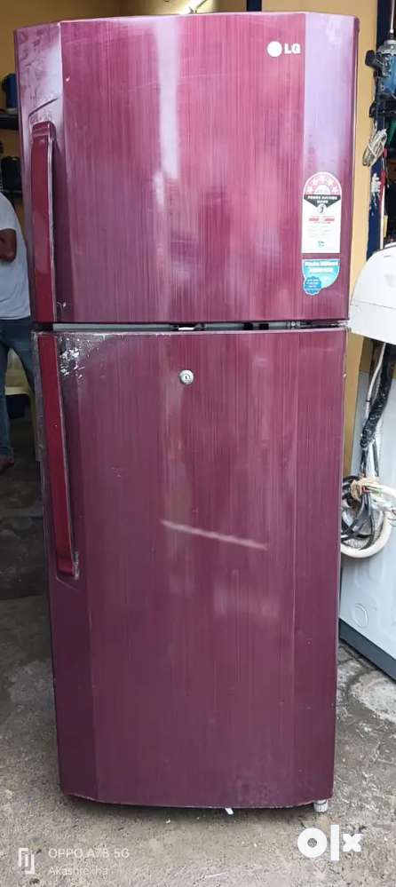 Lg fridge ddoor good condition240 liter fridge 6500 only