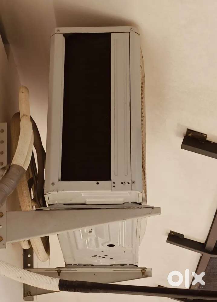 A Good condition Blue Star 1.5 ton AC only 6 month using (very Good)