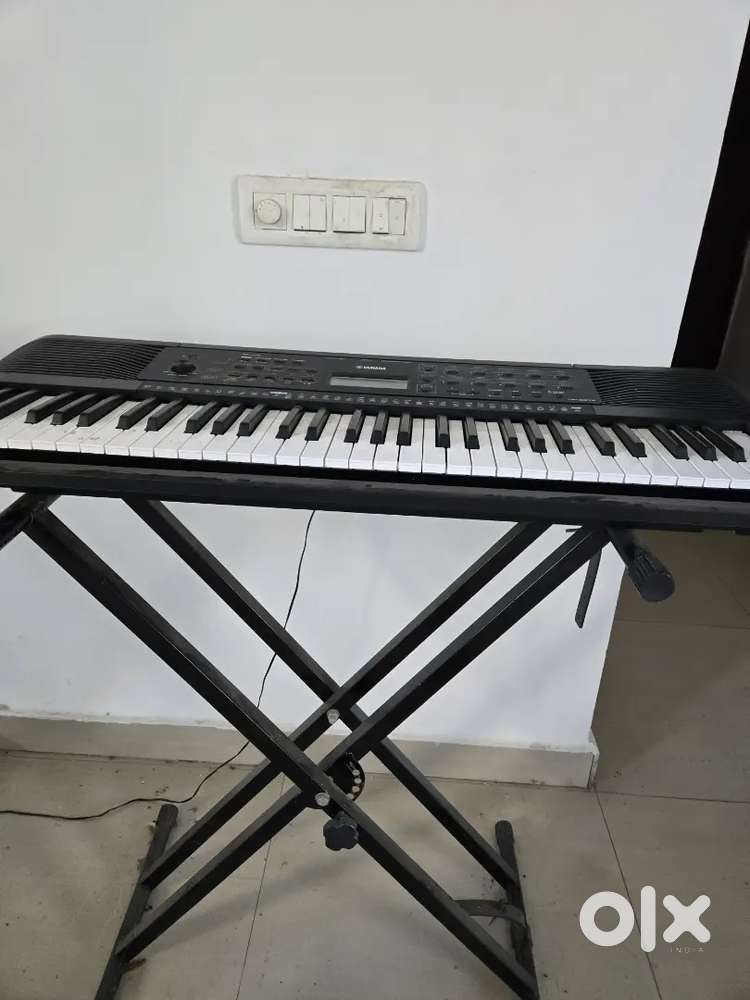 Yamaha PSR-E273 portable keyboard.
