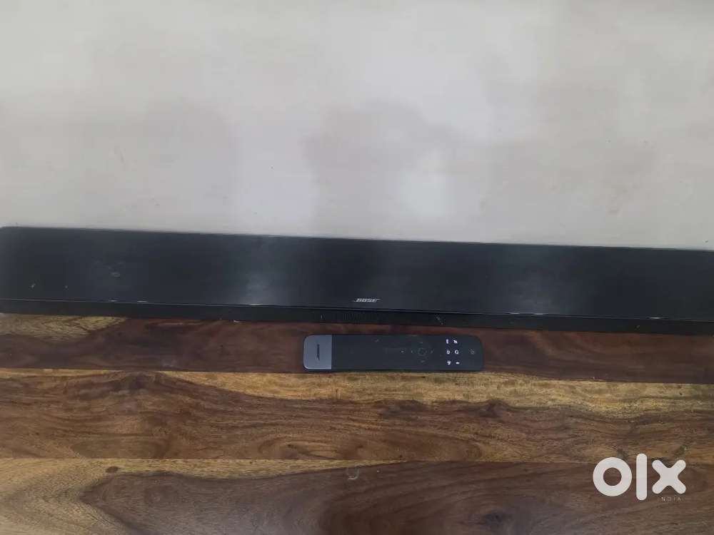 Bose soundbar 700 with bose base module 700 [Black]