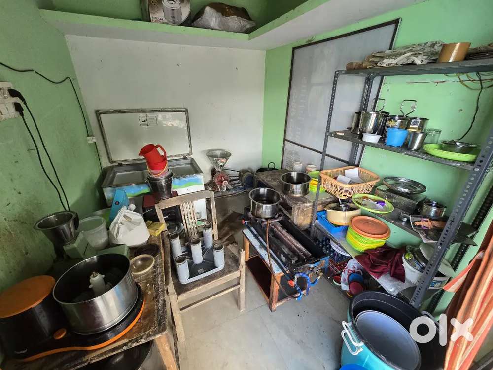 టిఫిన్స్ షాప్ సామాను అమ్మబడును