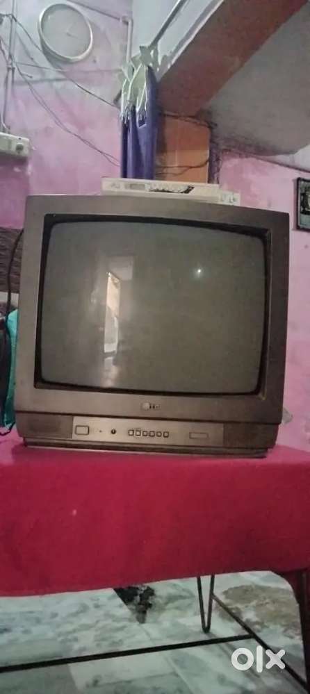 Tv hai LG company ki mere bilkul acchi condition hai