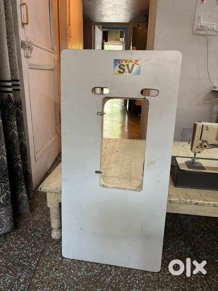 Electric Sewing Machine With Electric and Manual Footrest