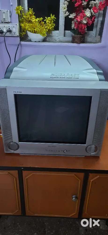 Samsung Plano TV With Mega Bass