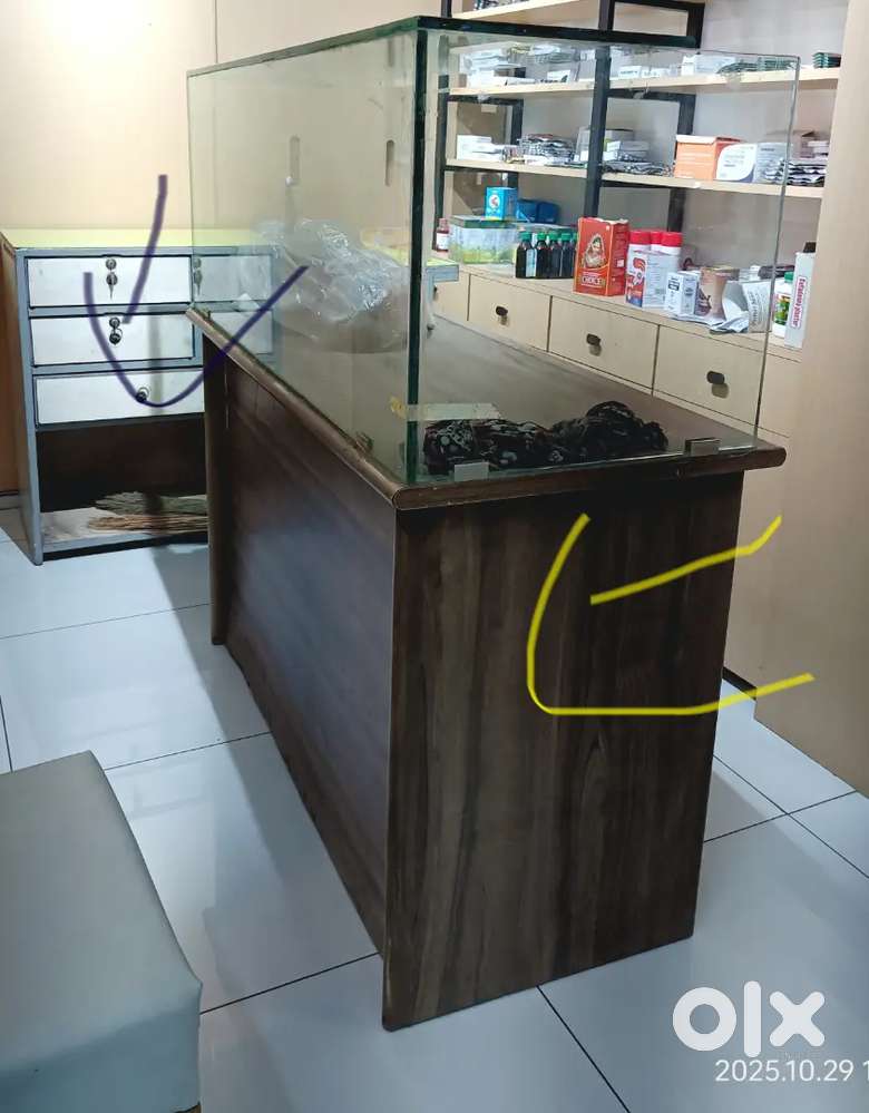 Good Condition Computuer Table and 2 table for Office