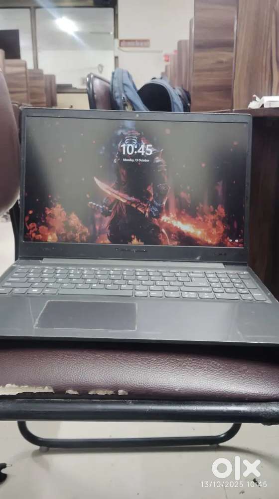 Laptop Lenovo V15