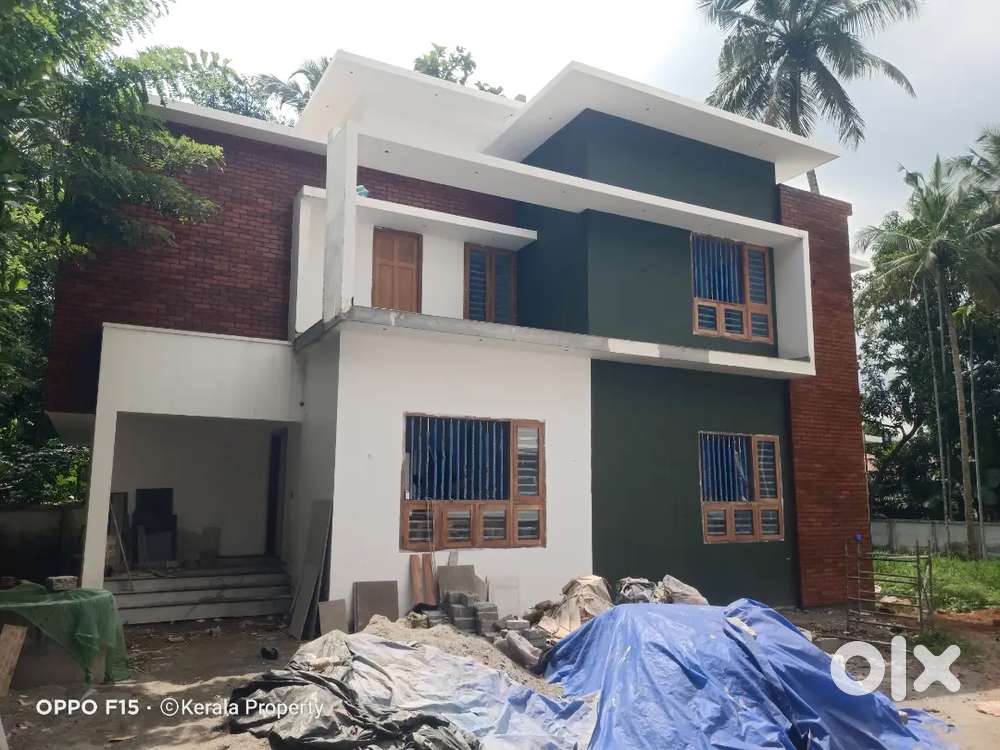 5 Cent 1690 Sqft 3 Bhk house Chirakkekkode Thrissur