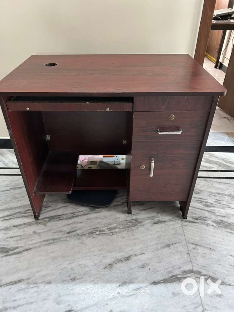 Computer table (2 pieces)