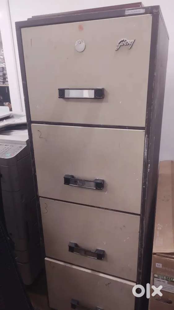 Used computer table under Good look