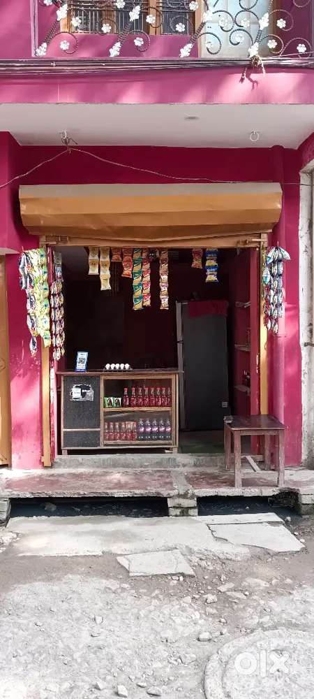 90 squire feat area on road alamnagar