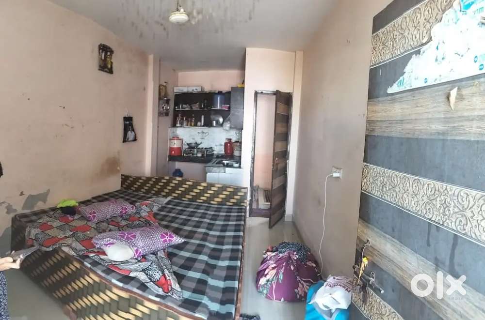 Room Mate chahiye